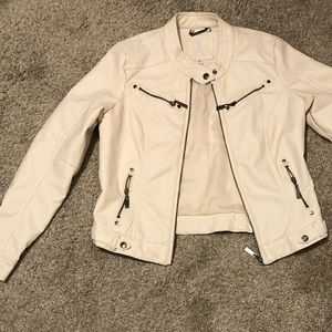 NWOT J2 off white jacket // size S (juniors)